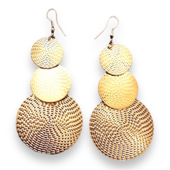 Silver tone large disc earrings NWOT - Picture 1 of 4